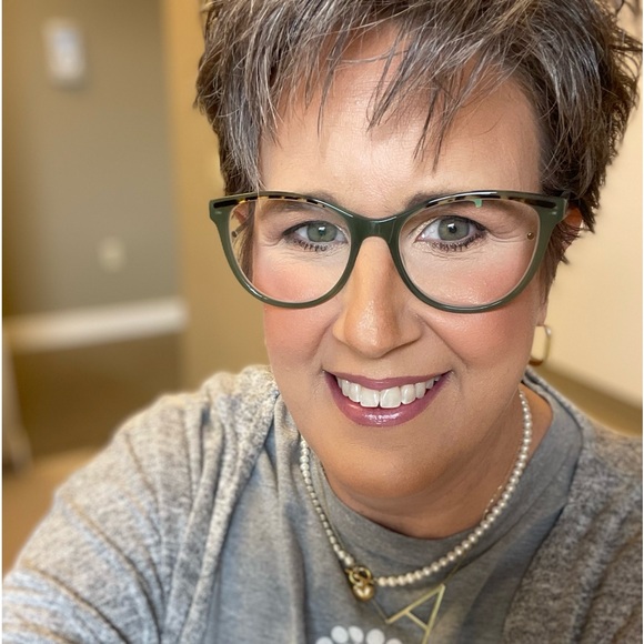 Meet your Posher, Anna - Picture 1 of 1